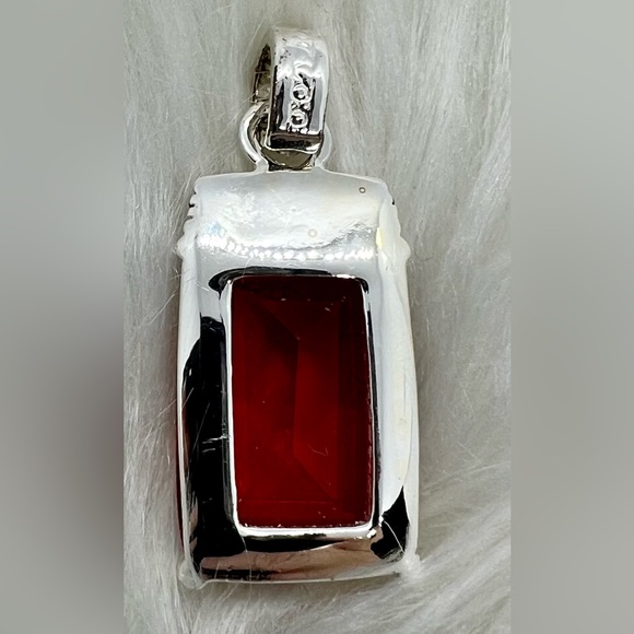 Beautiful Red Gem and Silver Finish Pendant - Picture 2 of 3